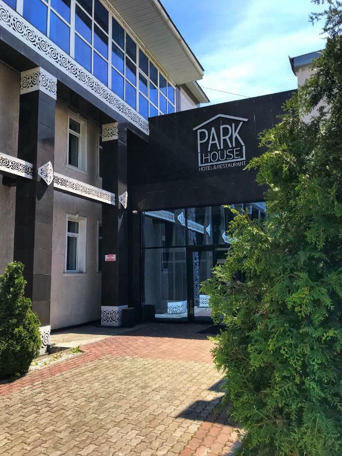 Park House Taldykorgan Hotell Exteriör bild